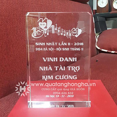 quà tặng vinh danh nhà tài trợ - kỷ niệm chương pha lê vinh danh nhà tài trợ