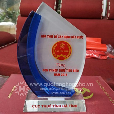 quà tặng tuyên dương - kỷ niệm chương pha lê khen thưởng 03